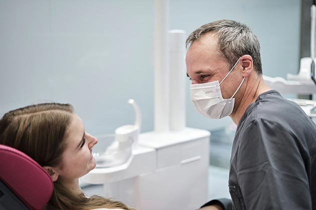 Dr. Dr. Hans Krehn - Doctor - Tooth - Jaw - Medismile - Budapest - Hungary